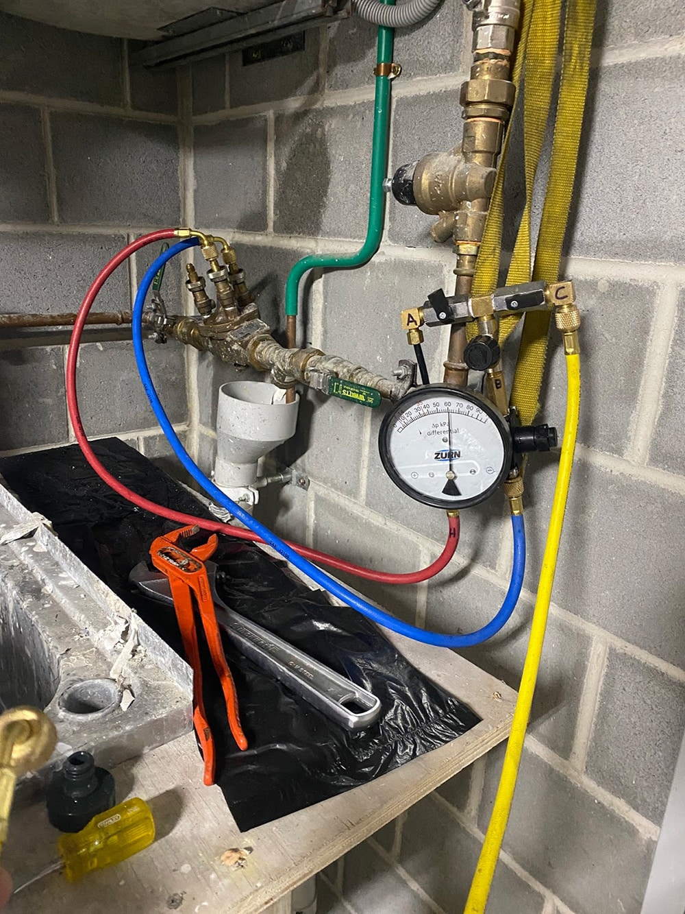 Backflow prevention gages